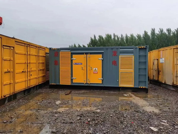 平桥柴油发电机如何判断干式空气滤清器是否需要更换？